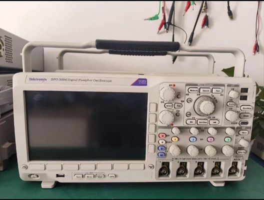 comprar Osciloscópio Digital Tektronix DPO3054 de Pré-Propriedade com Largura de Banda de 500 MHz, 4 Canais e Taxa de Amostragem de 2,5 GS/s Fabricação em linha