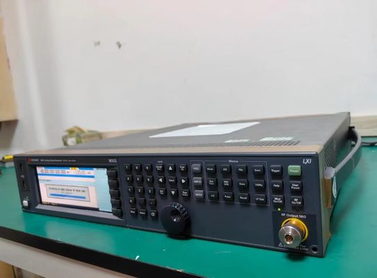 comprar Gerador de Sinal de Micro-ondas Keysight N5183B MXG X-Series de 9 kHz a 40 GHz com Potência de Saída de +19 dBm e Velocidade de Comutação de 600 µs Fabricação em linha