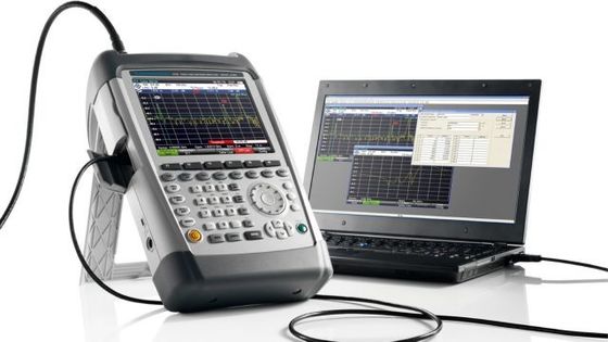 comprar Analisador Portátil de Cabos Rohde & Schwarz ZVH4 com Faixa de 100 kHz a 3,6 GHz, Carcaça Robusta à Prova de Respingos e Fonte de Tensão CC Integrada Fabricação em linha