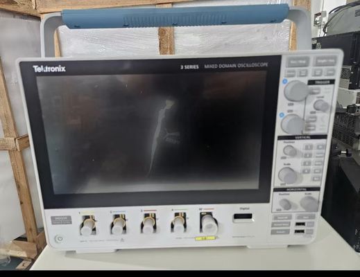 comprar Osciloscópio de Domínio Misto Tektronix 3 Series MDO Usado com Largura de Banda de 1 GHz, Taxa de Amostragem de 5 GS/s e 16 Canais Digitais Fabricação em linha