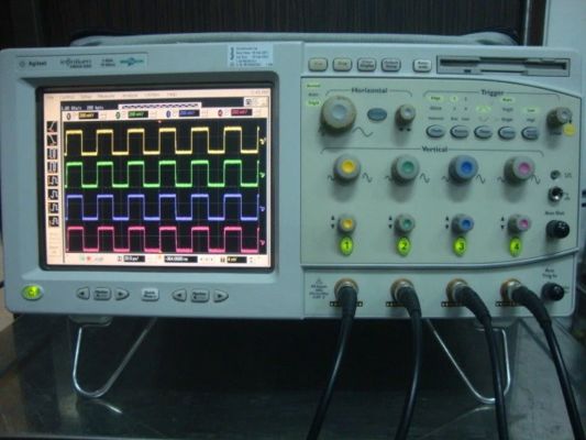 comprar Keysight Osciloscópio Infiniium com largura de banda de 2 GHz 10 GSa/s taxa de amostragem e 4 canais Fabricação em linha