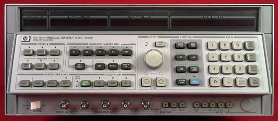 comprar Gerador de Sinal Sintetizado Keysight 8341B de 10 MHz a 20 GHz com Baixo Ruído Espúrio e Modulação AM FM de Pulso Fabricação em linha