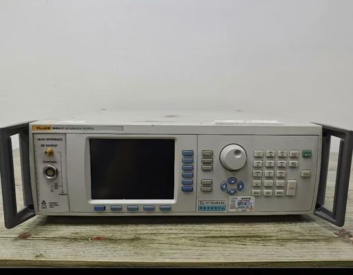 comprar Calibrador multiproduto de fonte de referência de RF da série Fluke 9640A testado com faixa de frequências de 1 mHz a 4 GHz em condições pré-utilizadas Fabricação em linha