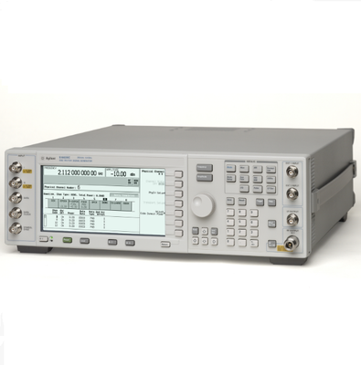 comprar Keysight Agilent E4438C Gerador de sinal vetorial ESG com faixa de frequências de 250 kHz a 6 GHz e modulação I/Q Fabricação em linha