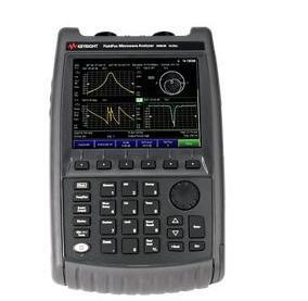 comprar Analisador de Micro-ondas Portátil FieldFox da Keysight de 54 GHz com Largura de Banda Contínua de 120 MHz e Design Robusto à Prova de Respingos Fabricação em linha