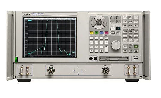 Analisador de Rede Vetorial Keysight Agilent E8358A PNA 300 KHz a 9 GHz Montado em Rack Usado