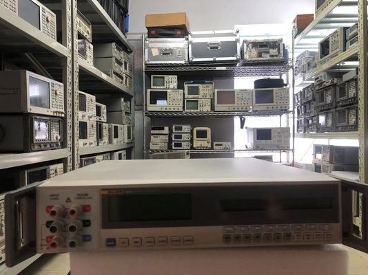 Calibradores de Fluke testados 5522A 5730A 8508A Multiméter de referência