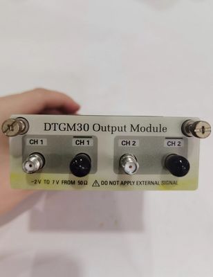 Módulo de saída Tektronix DTGM30 para gerador de tempo de dados testado em condições de funcionamento completas