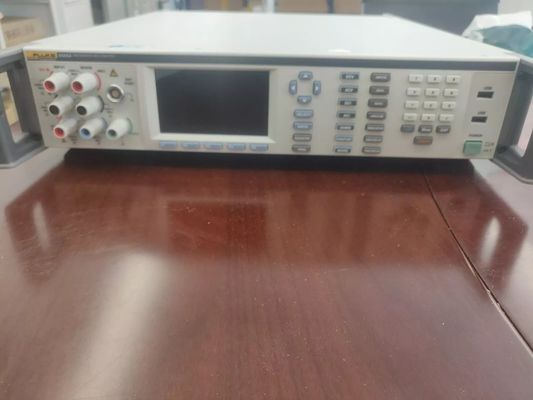 Fluke 8508a Multiméter de referência 77 ΜV/V AC Precisão relativa da tensão para medições industriais precisas