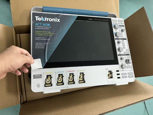 Osciloscópio de sinal misturado Tektronix Série 4 MSO44 com largura de banda de 1 GHz 4 entradas FlexChannel e ecrã de alta definição
